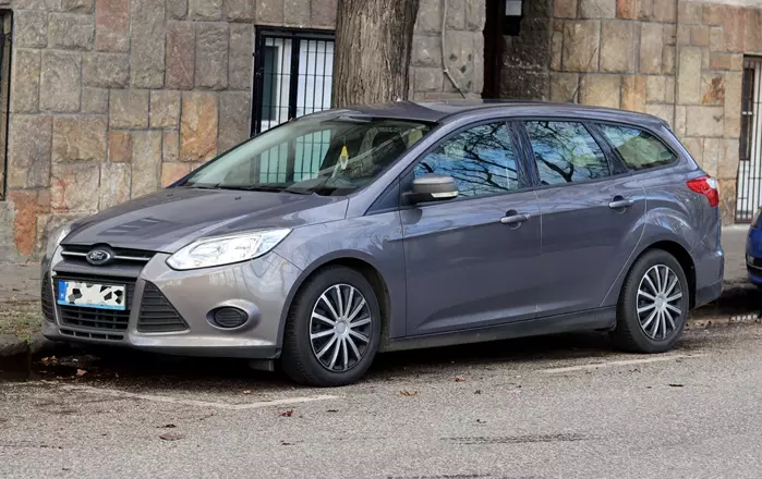 Parkol szrke Ford Focus Budapesten